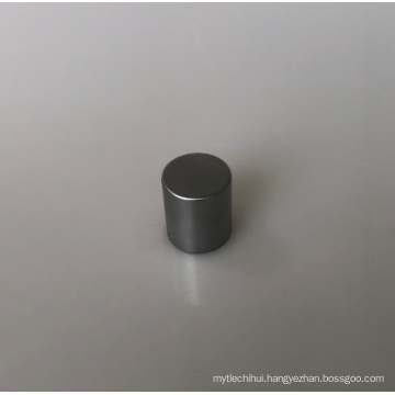 Round zinc cap with silver